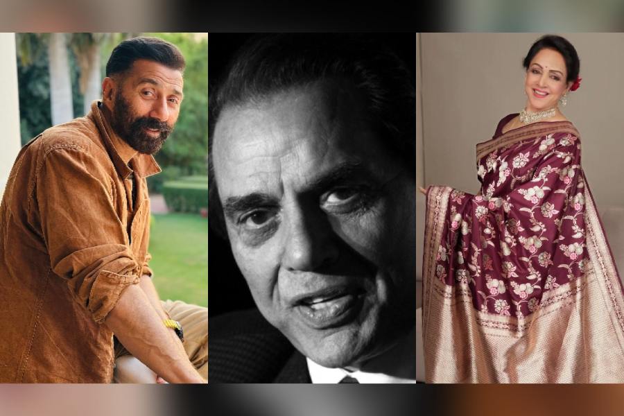 Hema Malini, Dharmendra, Sunny Deol