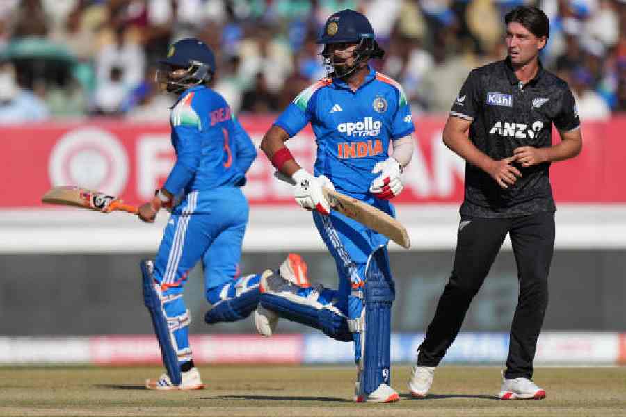 Centurion KL Rahul (centre) during his 73-run partnership with Ravindra Jadeja on Wednesday.