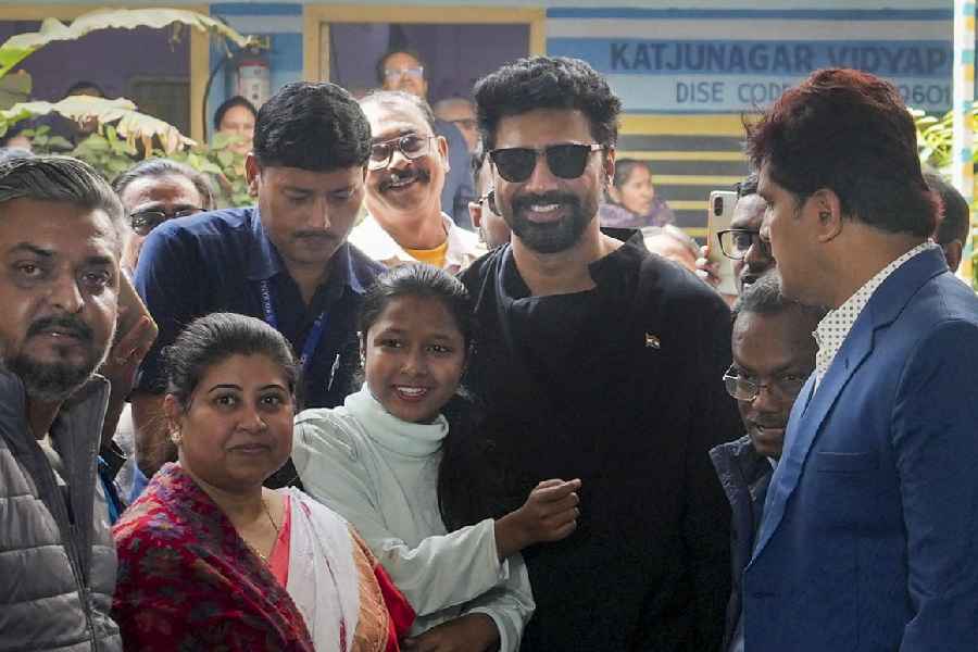 Actor and Trinamool MP Dev greets fans after appearing for an SIR verification hearing in Jadavpur, Calcutta, on Wednesday.