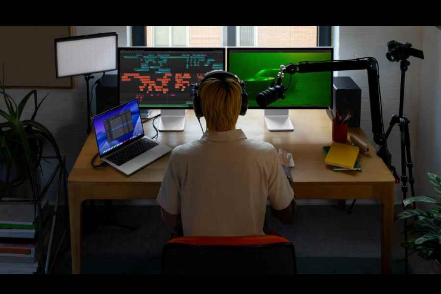 The suite of apps included with Apple Creator Studio gives professionals, emerging creatives, entrepreneurs, students, and educators the features and capabilities they need to realise their artistic vision.