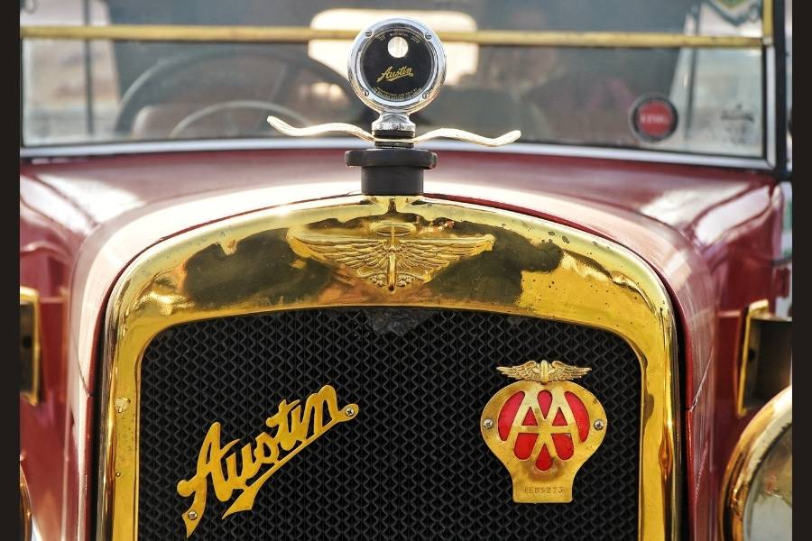 The Austin was originally ordered in 1924 by Satish Ghosh, a horserace bookmaker from Nandan Road in Bhowanipore