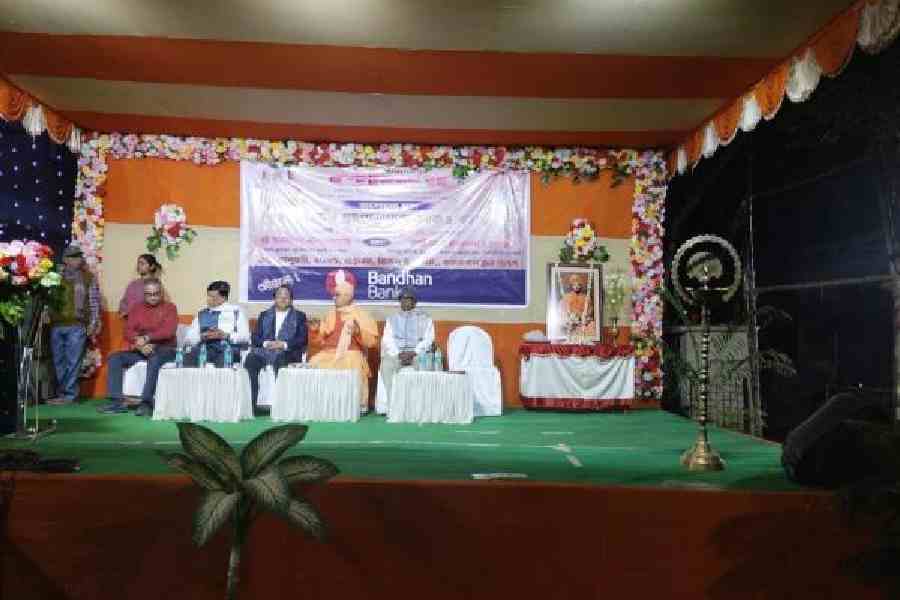 Alapan Bandyopadhyay and Swami Vedaswarupananda Maharaj, director-in-charge of the Vivekananda Archive            at the Ramakrishna Mission Institute of Culture            in Golpark, at the programme on Friday. It was            organised by Putiari Haridevpur Prerona, an NGO.            The monk spoke after Bandyopadhyay