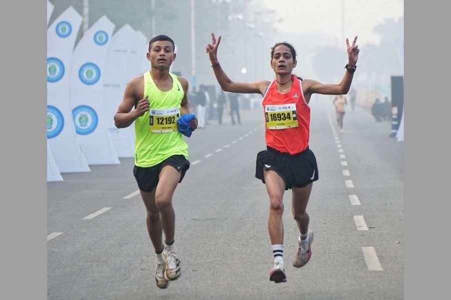 ‘V for Victory’ was the pose to strike for most who crossed the line in style