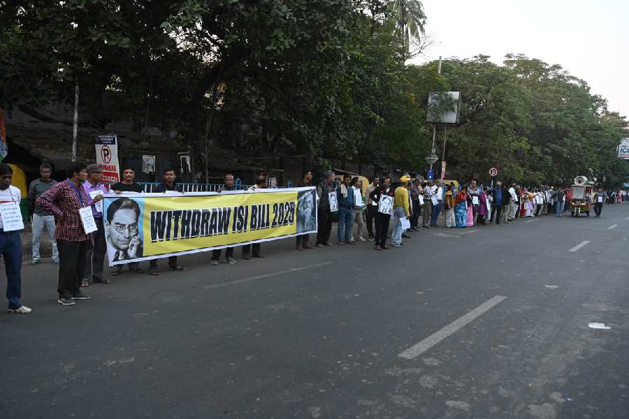 ISI staff protest outside the Baranagar campus on November 28, 2025.