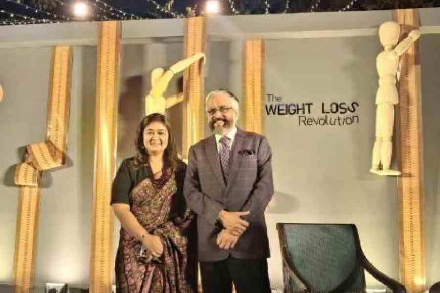 Richa Agarwal, president of the Ladies Study Group,            with endocrinologist Ambrish Mithal at the programme