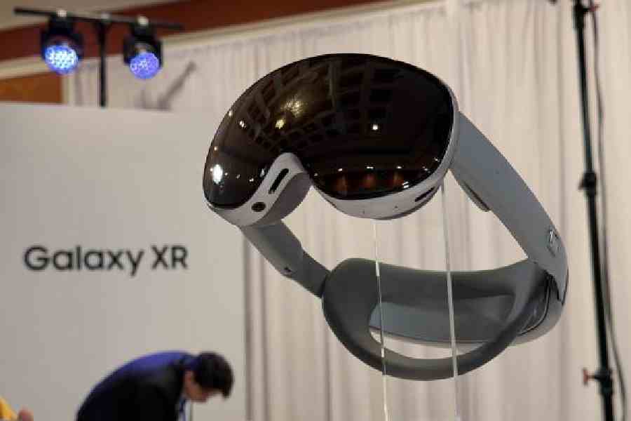 Samsung Galaxy XR places massive virtual displays right in your space for cinematic experiences, anywhere. Go deeper with 360-degree content and Spatial Audio. Picture: Mathures Paul