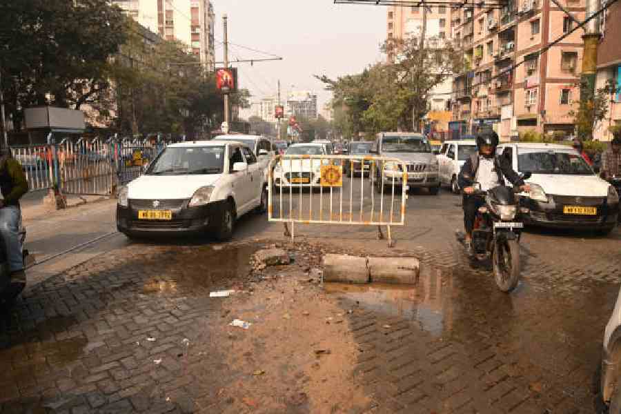 A guardrail on a damaged, wet stretch of Gariahat Road near the ITI crossingon Tuesday afternoon. Picture by Bishwarup Dutta
