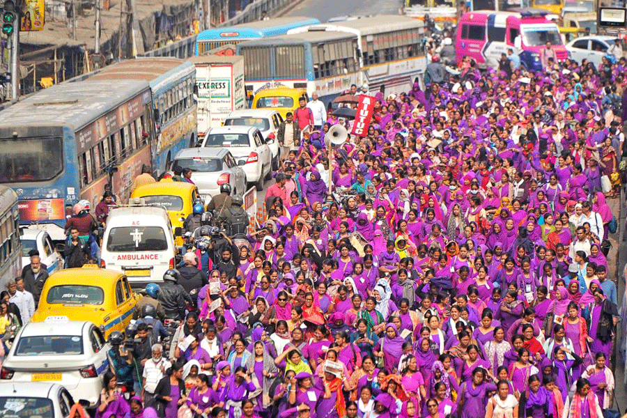ASHA workers march towards Dharmatala from Sealdah.