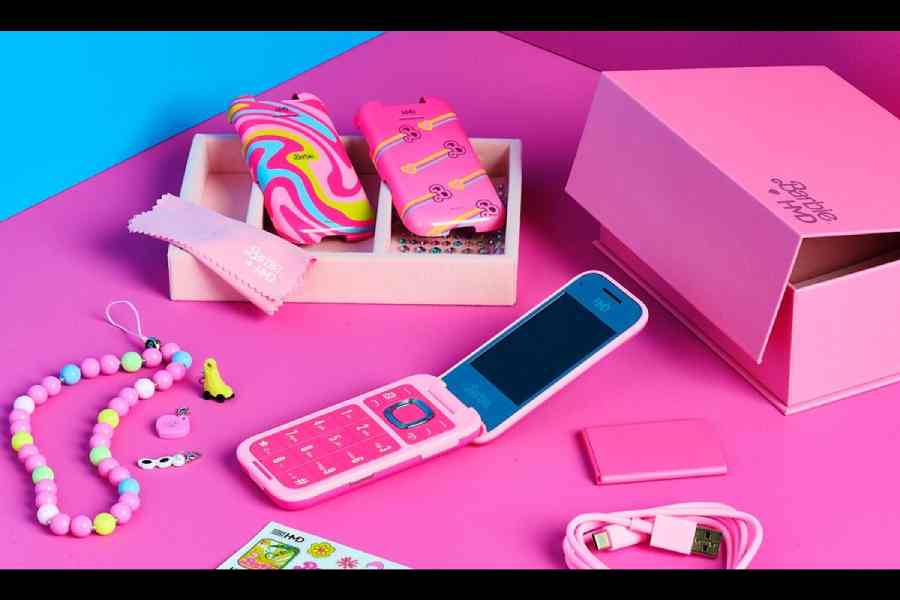  HMD Barbie Phone