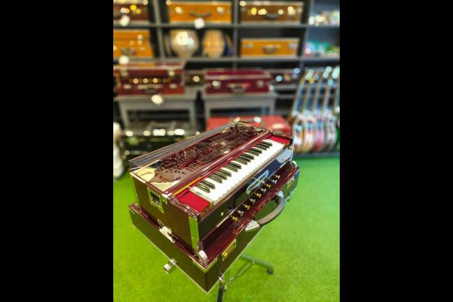 A harmonium at The Harmonium World in Lake Town