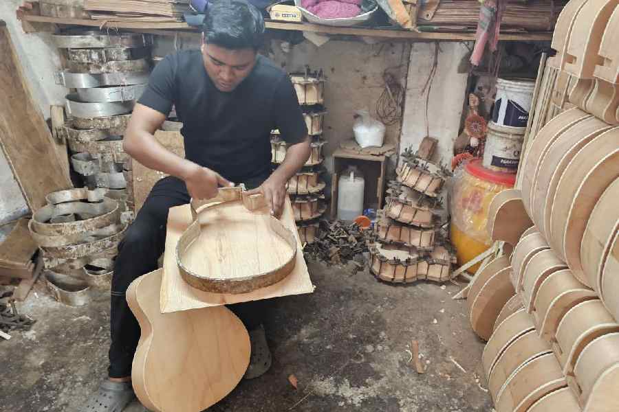 Pritam Mondal shows an iron format that would give shape to a plywood piece of Indian mahogany.