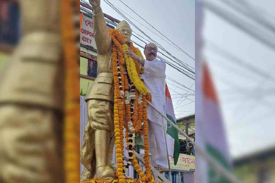 Harsh Vardhan Shringla garlands a statue of Netaji Subhas Chandra Bose at Hati More in Siliguri on Friday 