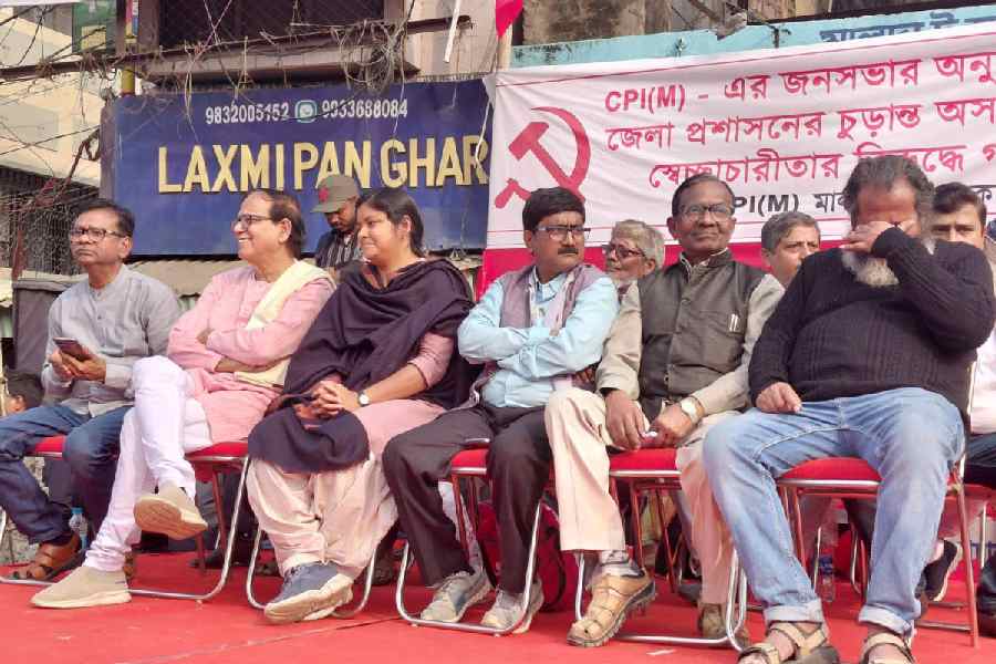 Md Salim, Minakshi Mukherjee and other CPM leaders on the dais at the public meeting in Malda on Saturday.