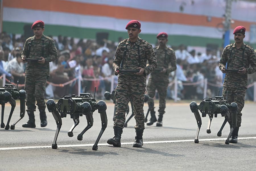 Kolkata’s Red Road witnessed a powerful display of national pride this morning, January 26, 2026, as the city and the country marked the 77th Republic Day with a ceremonial parade 