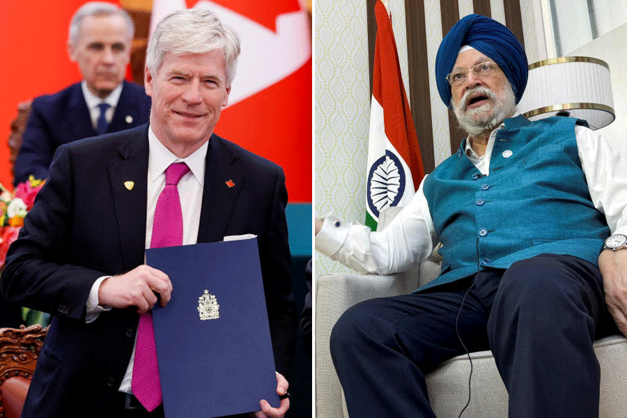 Canadian energy minister Tim Hodgson;  Indian petroleum and natural gas Minister Hardeep Singh Puri