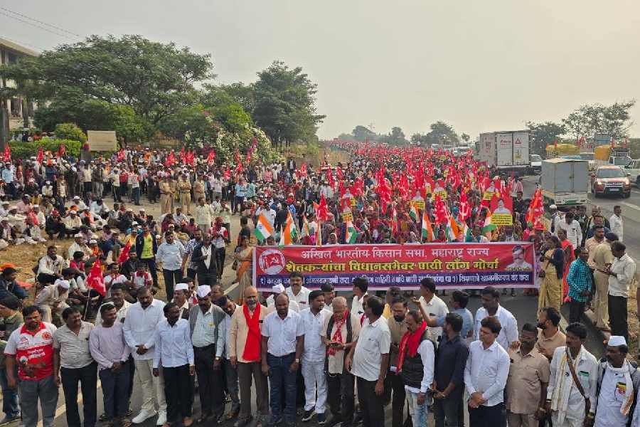 CPI(M)-AIKS March of thousands of peasants
