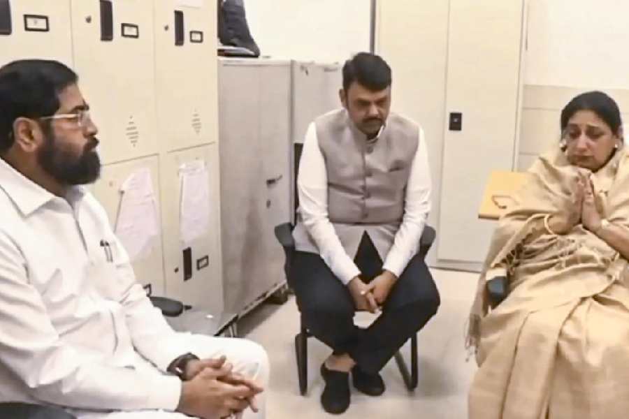 Maharashtra Chief Minister Devendra Fadnavis, centre, and Deputy Chief Minister Eknath Shinde mourn the demise of Deputy Chief Minister Ajit Pawar, who died in a plane crash, in Baramati.