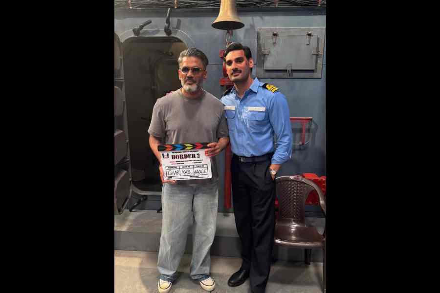 Ahan with dad Suniel Shetty on the sets of Border 2