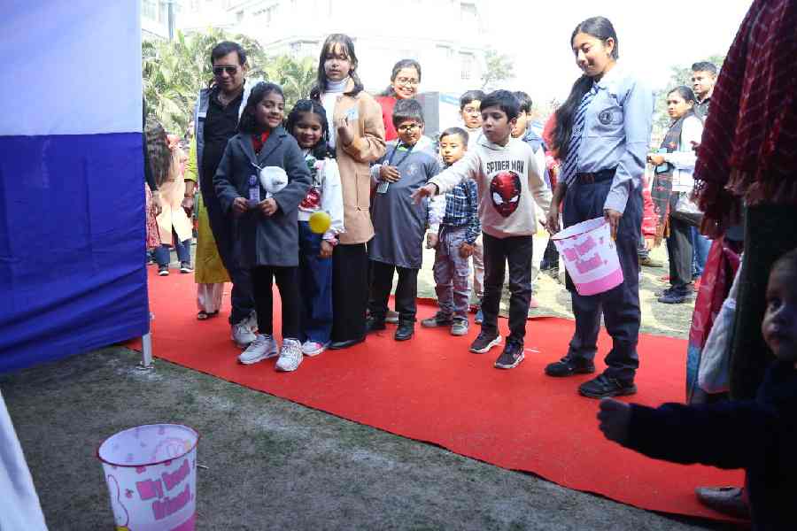 Students check their tip   Garden High School, Fete 2026