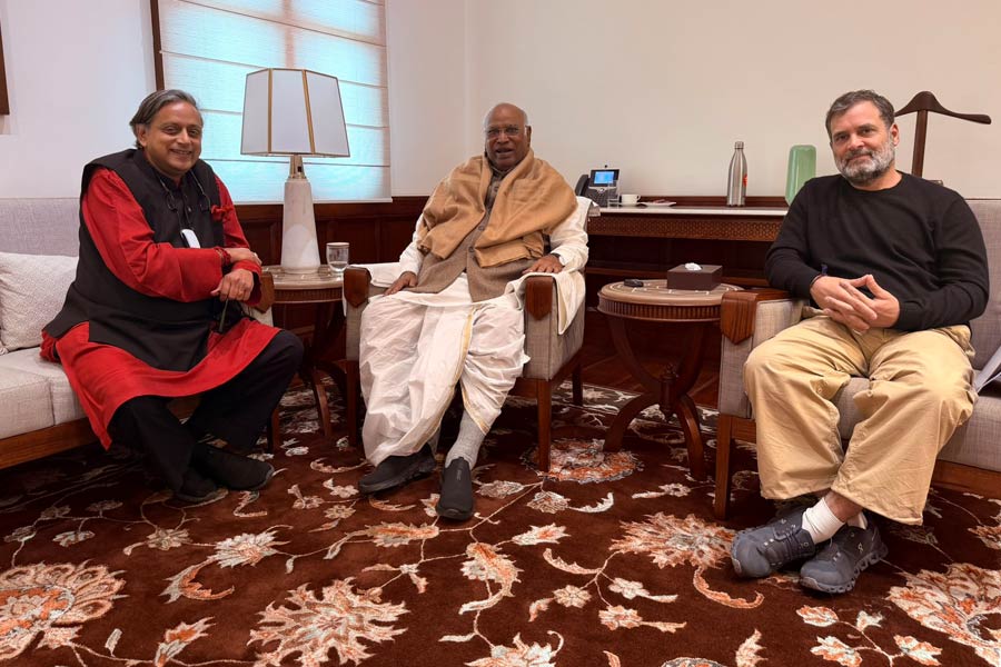 Shashi Tharoor with Mallikarjun Kharge and Rahul Gandhi.