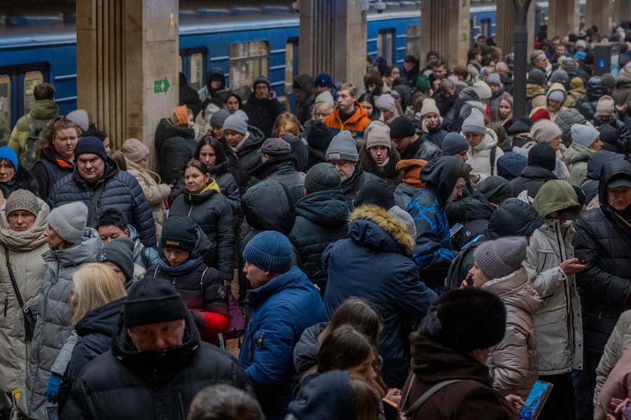 People wait for the all-clear signal to reach the opposite bank of the Dnieper River during a Russian drone attack in Kyiv, Ukraine, Monday, Jan. 26, 2026.
