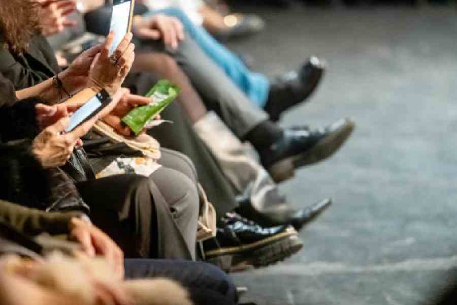 Samsung is developing an on-device system that limits what people nearby can see while allowing the user to continue using their phone normally.  Picture: iStock