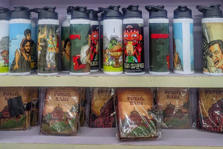 Every year, the studio comes up with a distinctive theme. This year’s theme draws inspiration from the haunted places of Kolkata. The studio’s in-house cartoonist has prepared illustrations of different eerie landmarks across the city, including the Writers’ Building and Putul Bari. These illustrations are then printed on the covers of notebooks and diaries with handmade pages