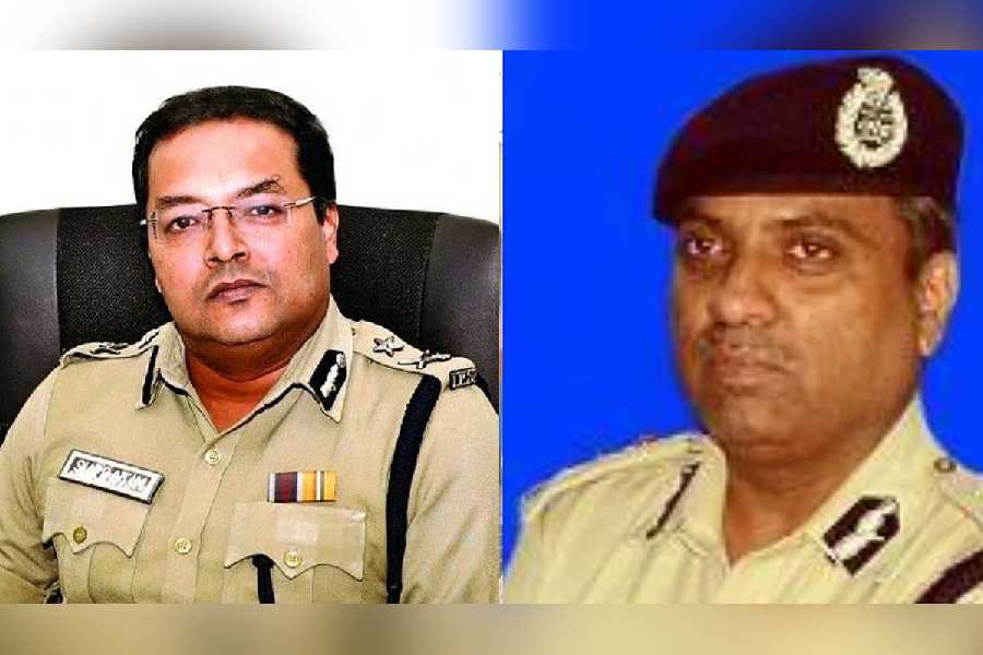 Supratim Sarkar (L)/ Piyush Pandey (R)