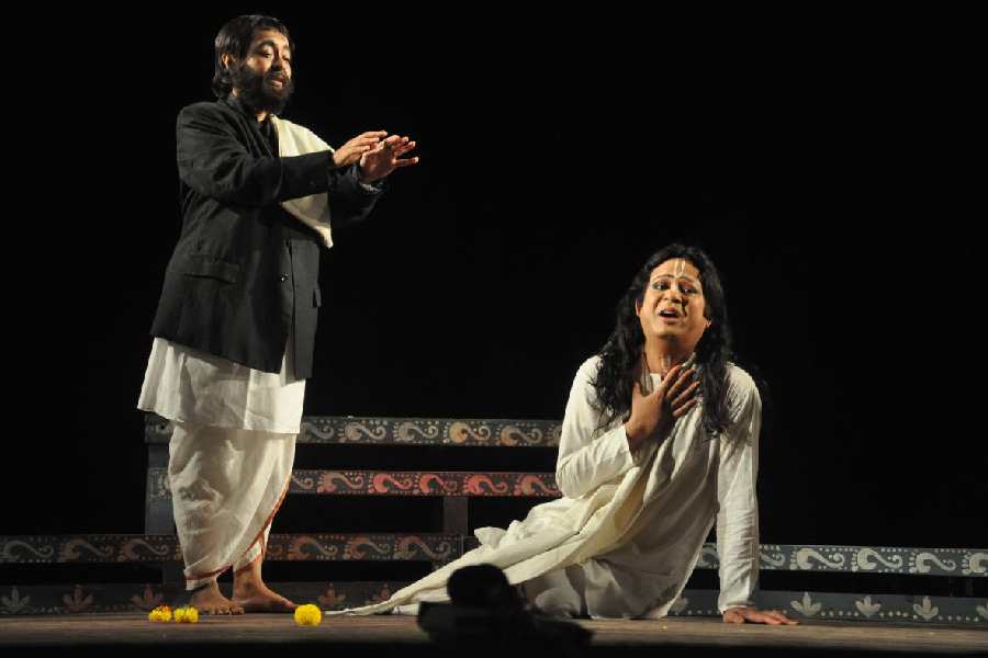 Radharamakrishna by Kalyani Kalamandalam