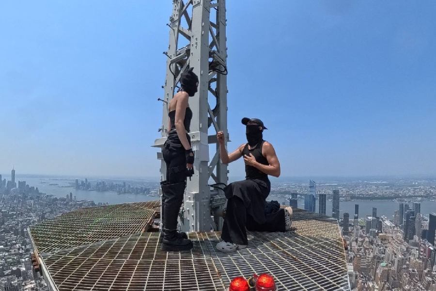 Ivan ‘Vanya’ Beerkus and Angela Nikolau atop Empire State Building