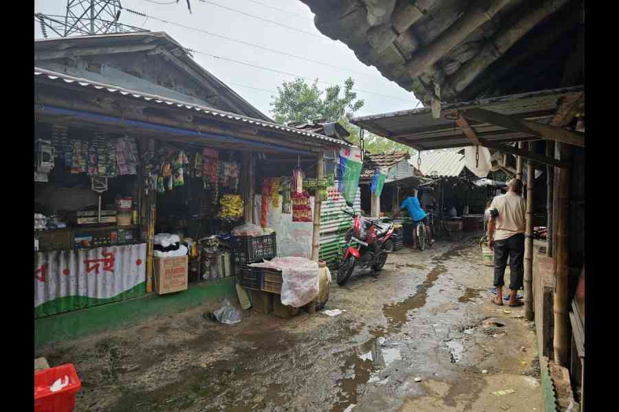 A fish and meat market on a large plot behind Greenfield Heights that hawkers say is the oldest in the area. 