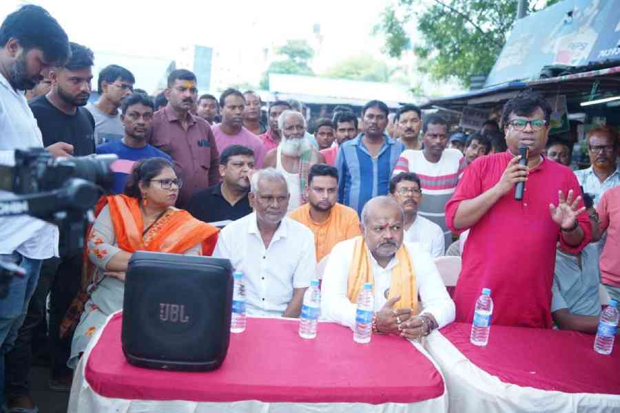 MLA Piyush Kanodia (seated with saffron scarf) at the meeting with the street vendors at Athero Tola Bazar on Monday 