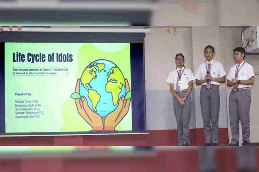 Bharatiya Vidya Bhavan students deliver a presentation against using plaster to sculpt idols