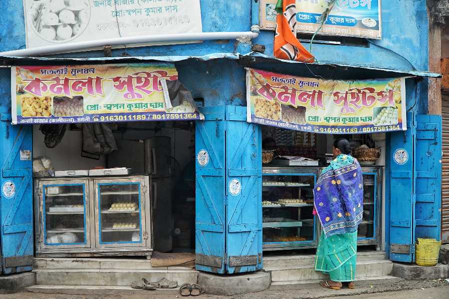 Local residents claim that Kamala Sweets is the oldest shop making monohora in Janai