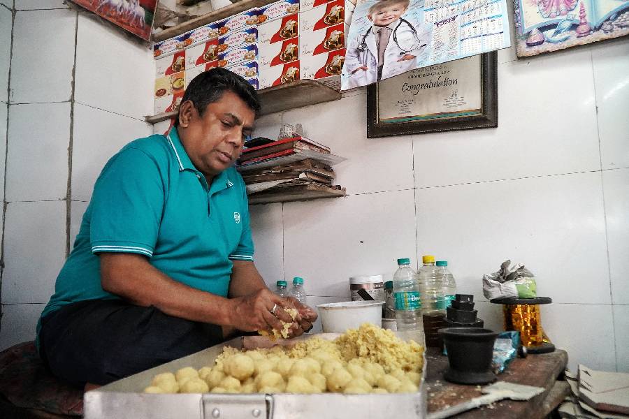 Fifth-generation owner Swapan Kumar Nag rolls out chenna by hand for Monohora