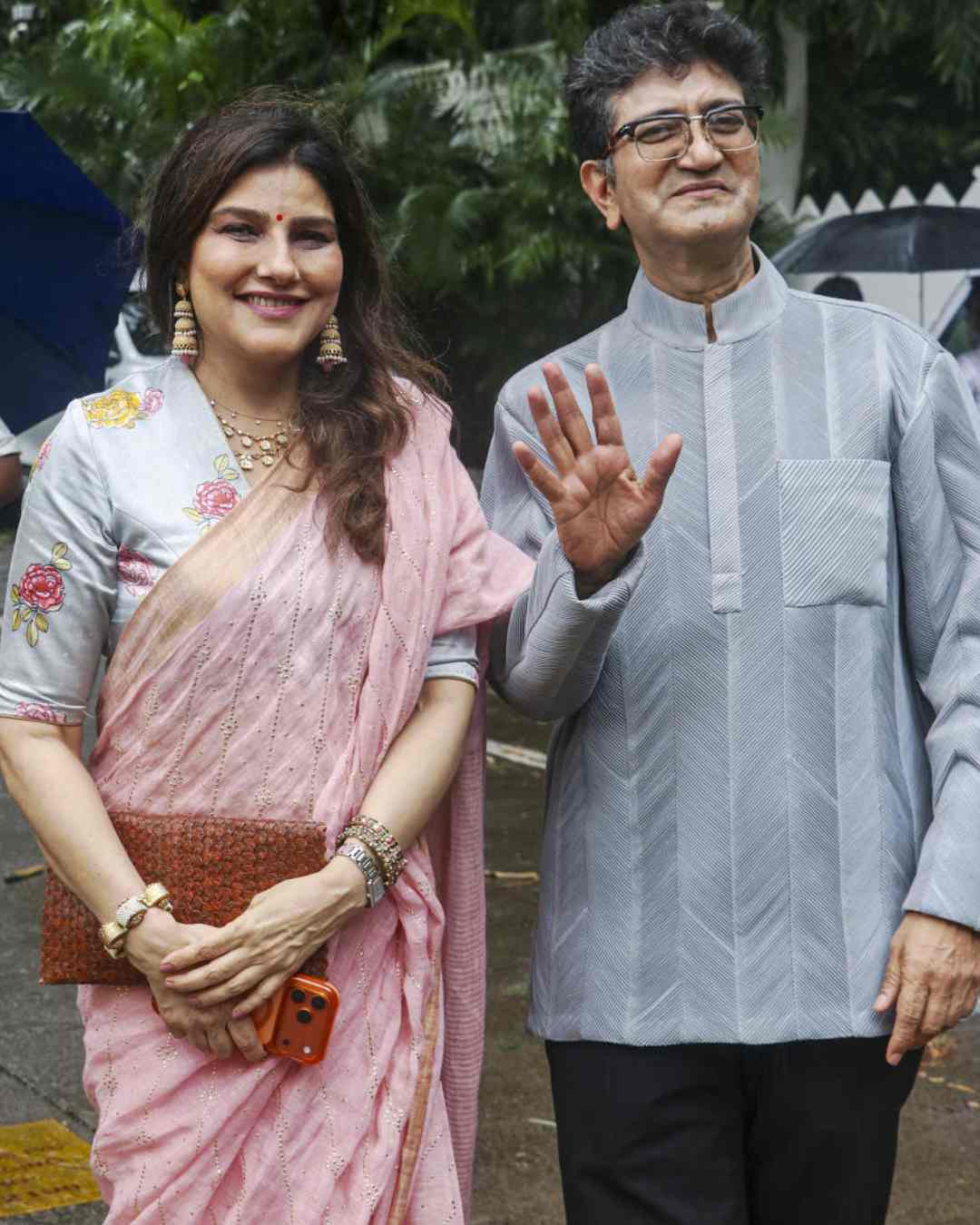 Prasar Bharti chairman Prasoon Joshi along with his wife attend Aamir Khan's wedding in Mumbai
