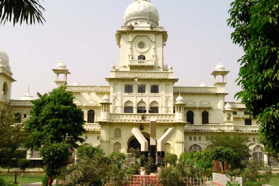 Lucknow University non-veg