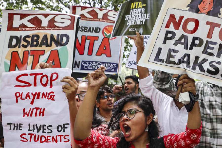 Kolkata Students Suffer After NEET Paper Leak