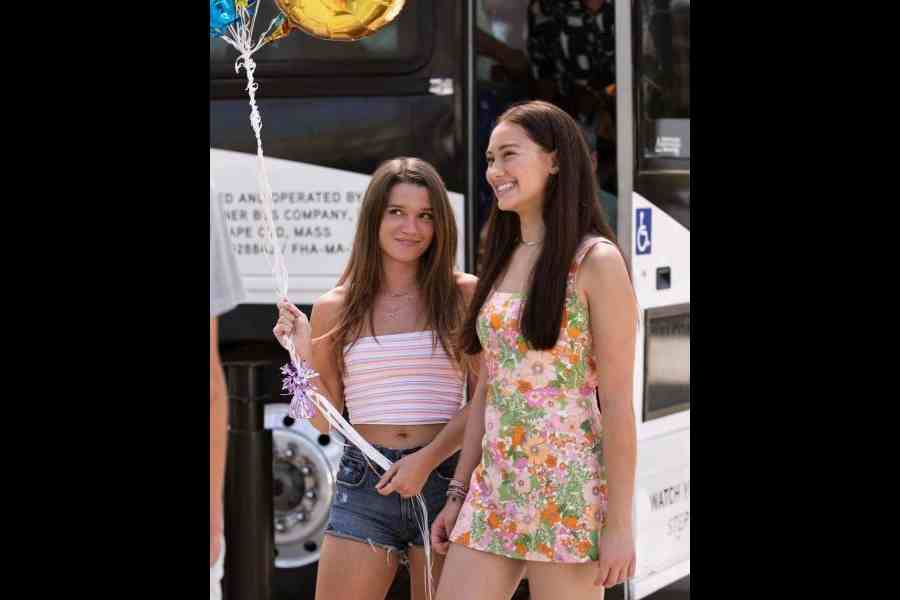 Taylor and Belly in The Summer I Turned Pretty