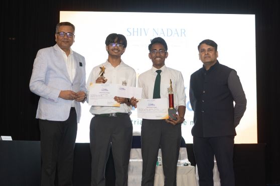 Avaneesh Mishra and Ayush Abhinandan Chowdhury from Delhi Public School Ruby Park finished as the outstanding team of the Leadership Lab