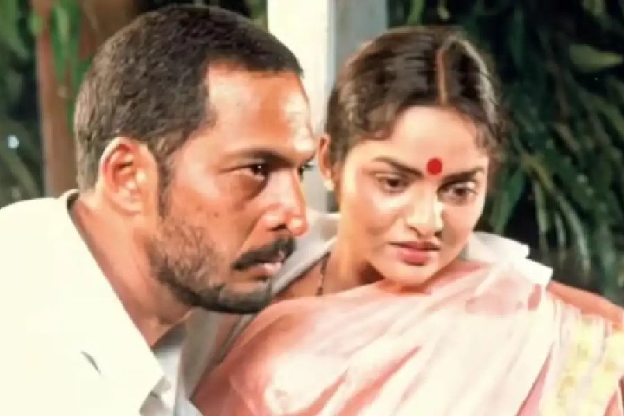 Madhoo (right) and Nana Patekar (left) in ‘Yeshwant’
