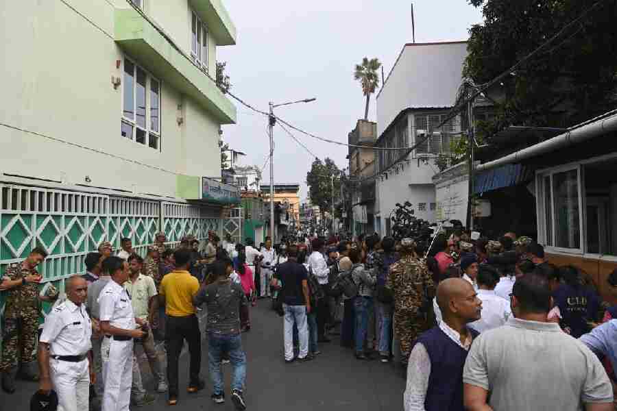 A crowd of onlookers at Harish Chatterjee Street during the CID search