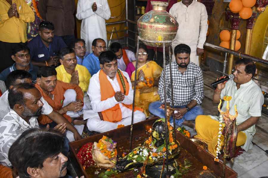 Bihar Cabinet Minister Ram Kripal Yadav offers prayers