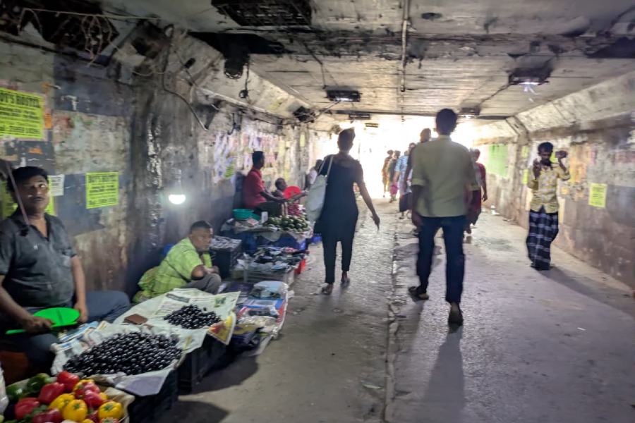 Hawkers under Dum Dum rail bridge
