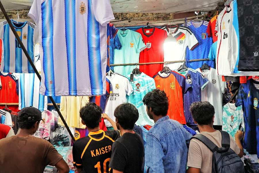 Football fans rush to the Maidan market for jerseys of their favourite teams