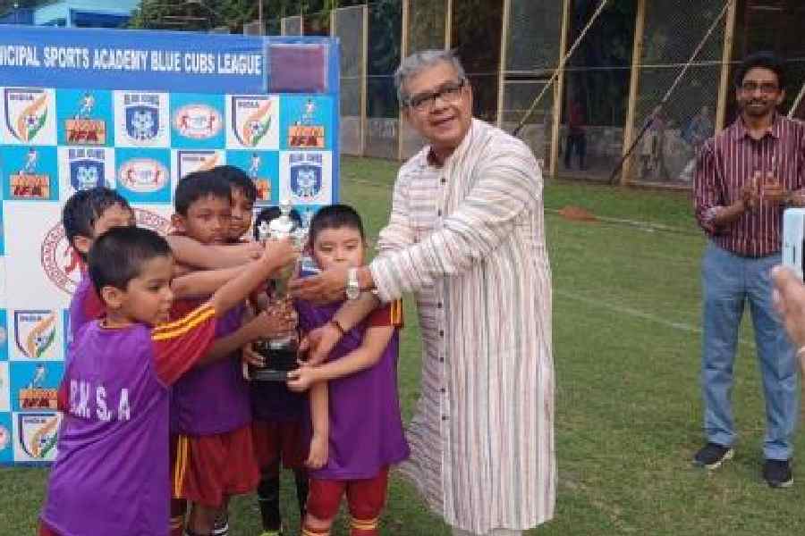 Health minister and local MLA Sharadwat Mukherjee hands over prizes for the Blue Cubs League to tots who play in a grassroots team