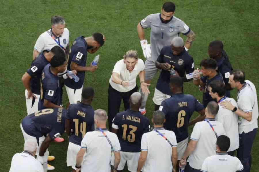 Ecuador players during a hydration break in Philadelphia on Sunday. 