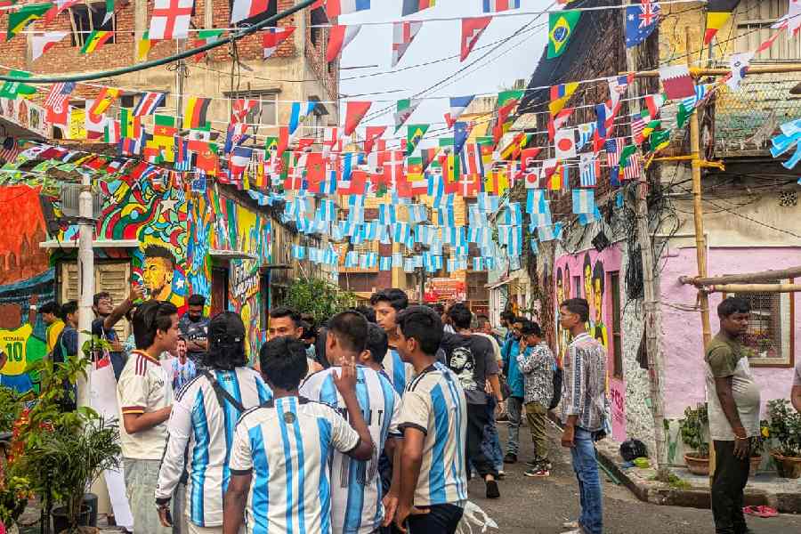 Fans from all around Kolkata gathered in the lanes of Fariapukur for the love of football