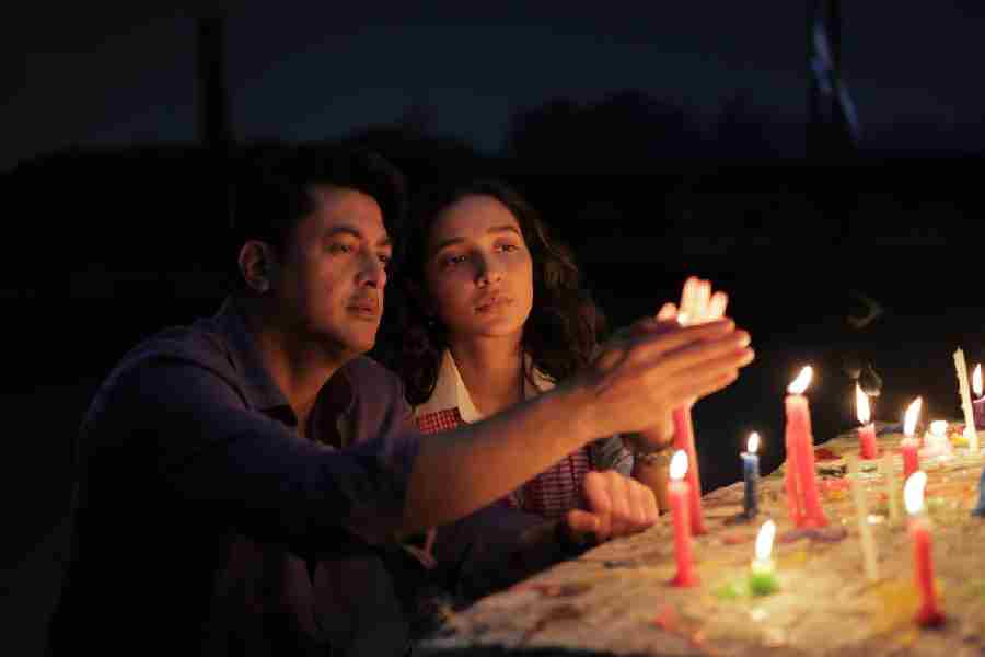 Jisshu and Subhashree in a scene from 'Abhhiman'