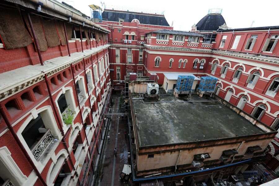 The landmark’s iconic red appearance comes from its exposed brick construction, a common feature in several colonial-era structures in Kolkata